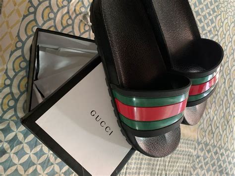 farfetch Gucci chinelos